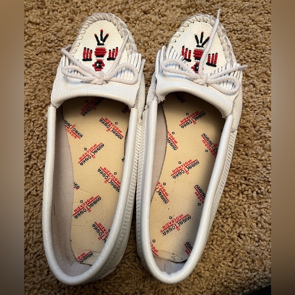 Minnetonka Moccasins - 7.5 - Picture 3 of 5